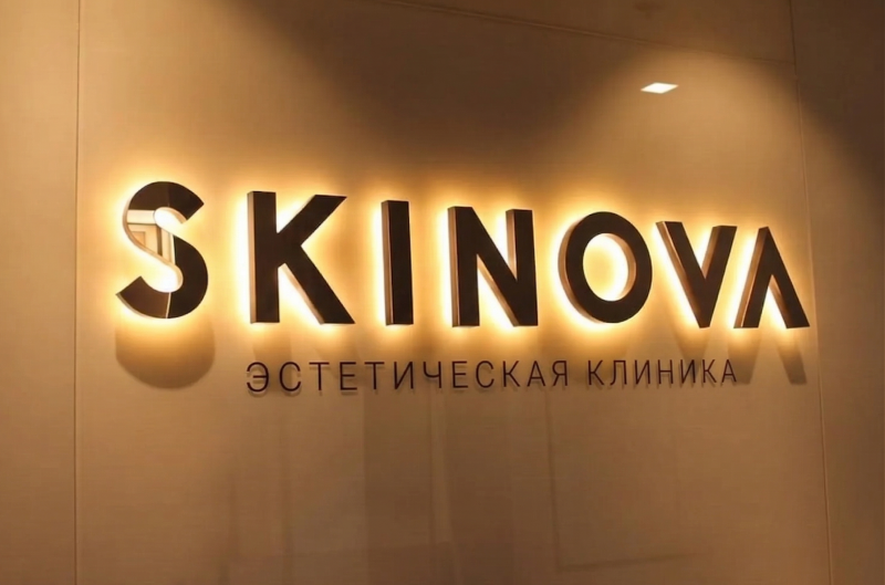 Буквы из пластика с контражурной подсветкой для магазина в ТЦ